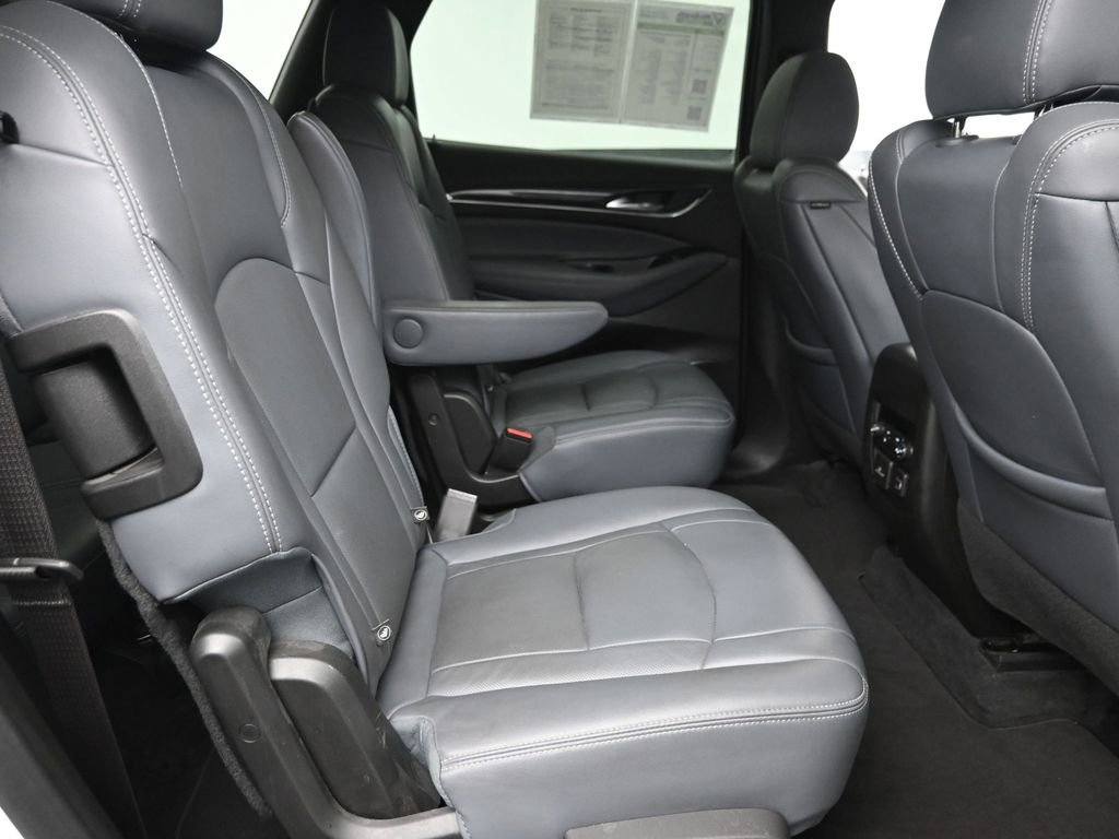 Used 2024 Buick Enclave Premium image 9