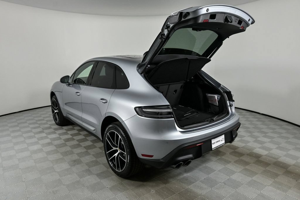 Certified 2026 Porsche Macan AWD/4WD image 32