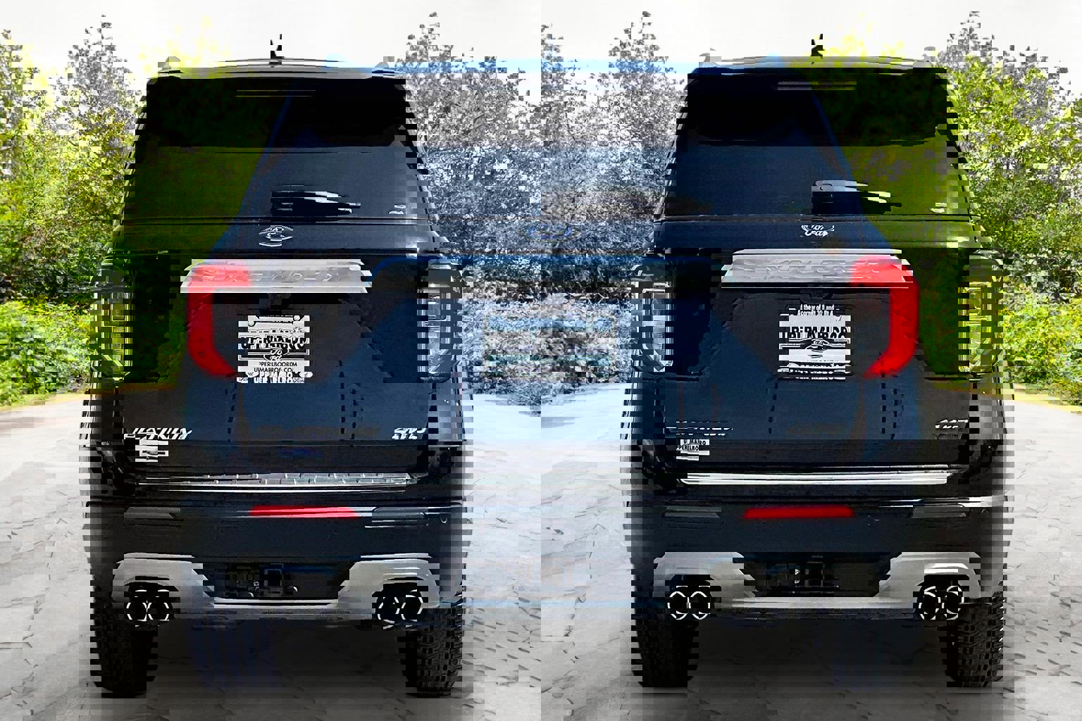 Used 2024 Ford Explorer Platinum w/ Technology Package image 4