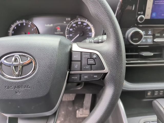 Used 2023 Toyota Highlander L FWD image 17