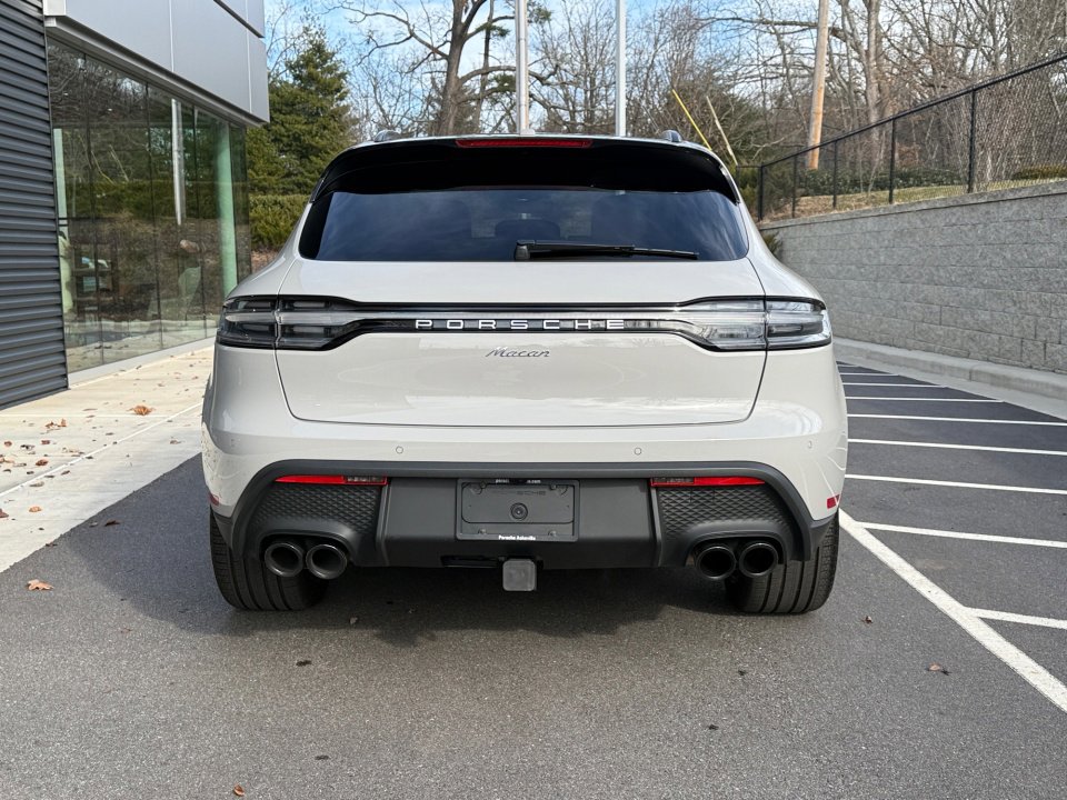 Certified 2025 Porsche Macan image 6