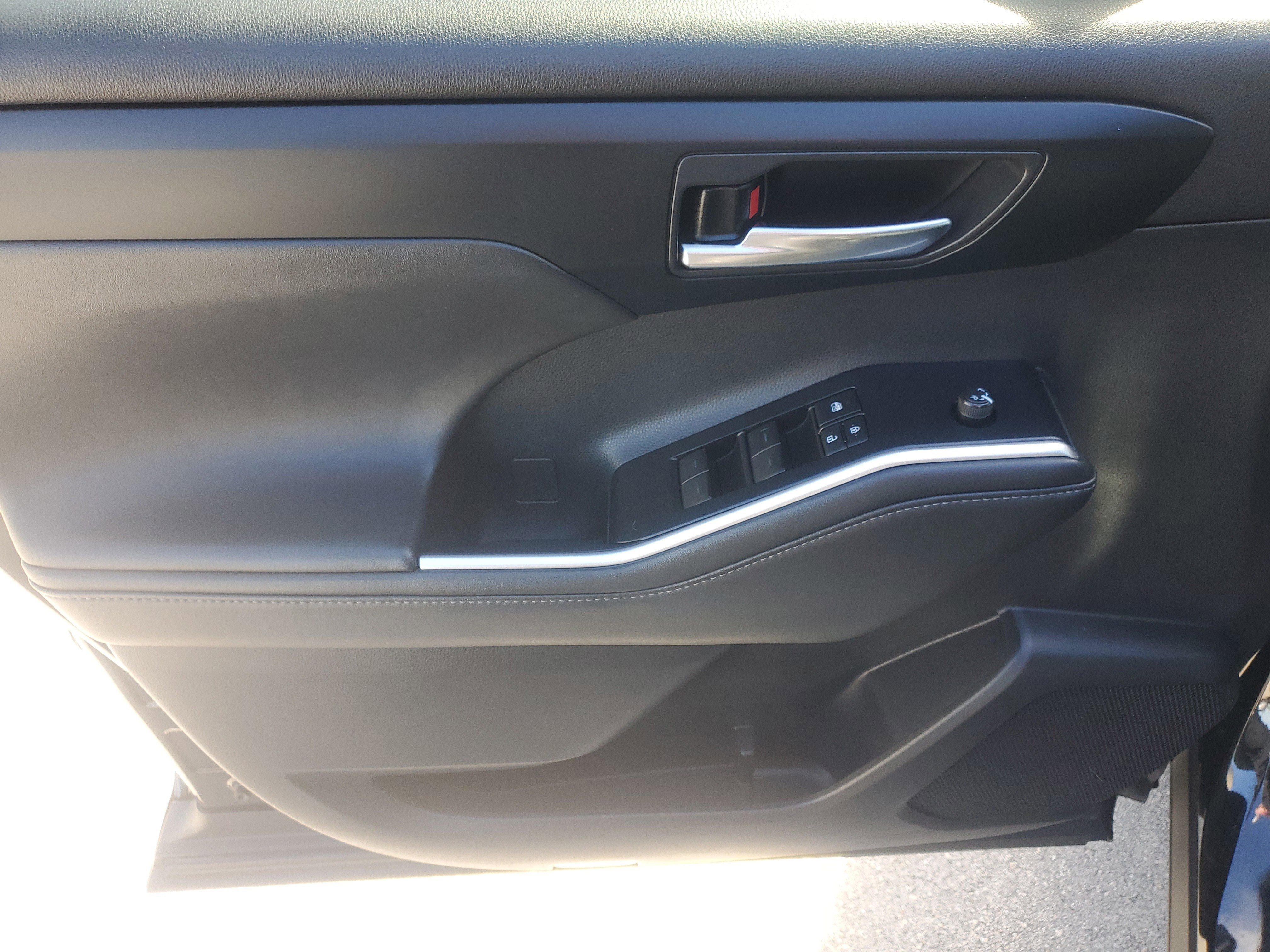 Used 2021 Toyota Highlander XLE image 20