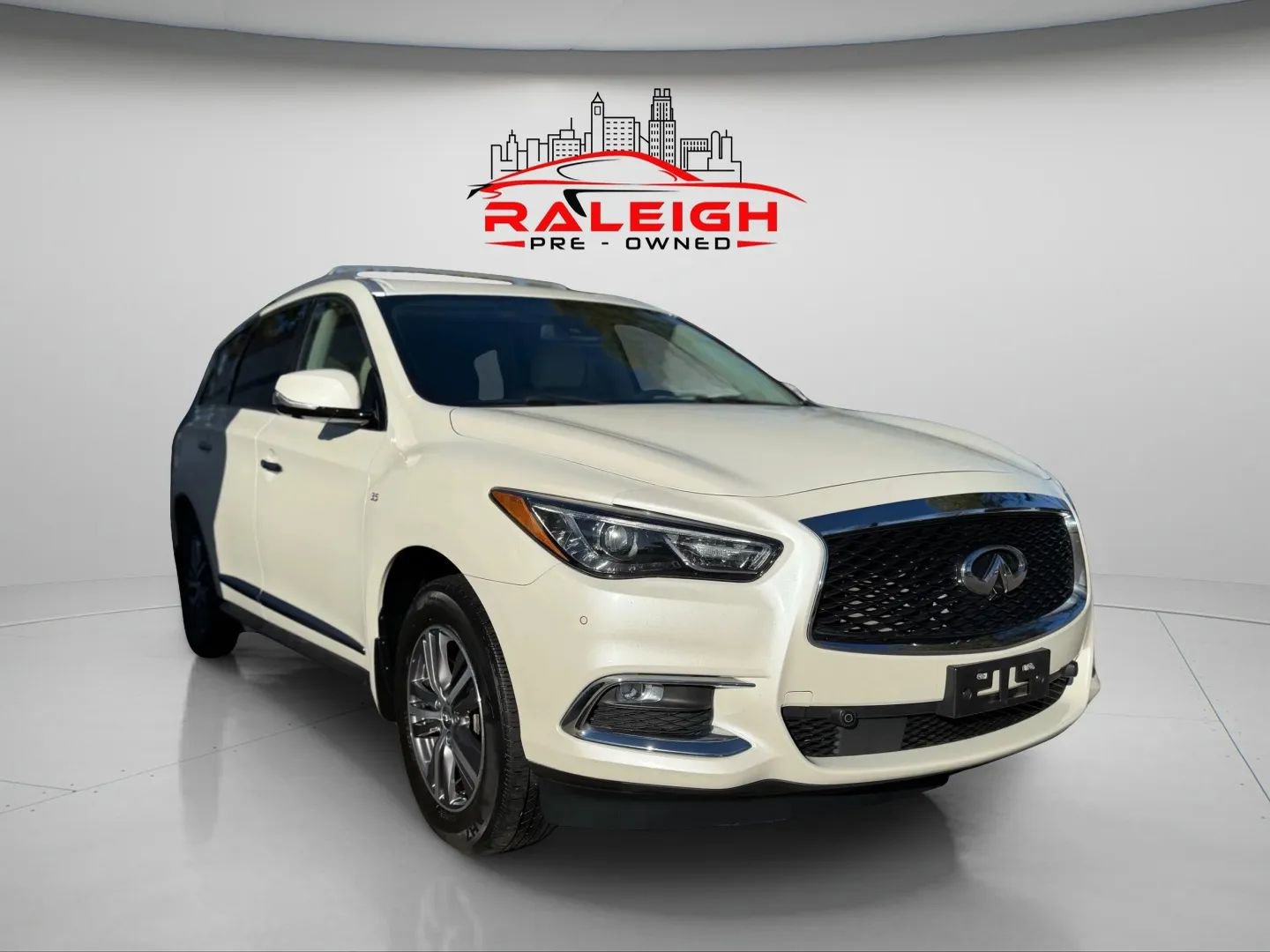 Used 2019 INFINITI QX60 Luxe w/ Essential Package image 4