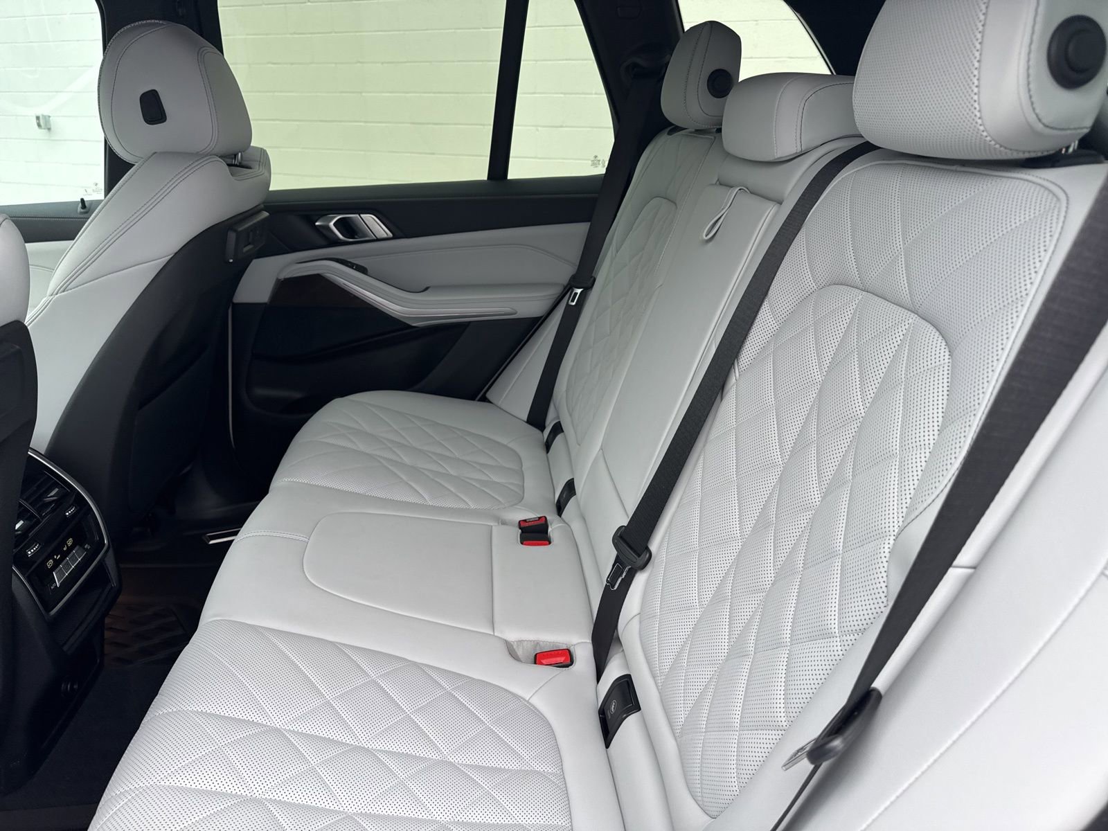 Used 2023 BMW X5 xDrive40i w/ Premium Package AWD/4WD image 15