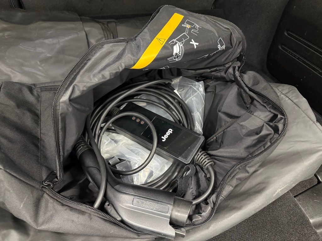 Used 2024 Jeep Wrangler Unlimited image 14