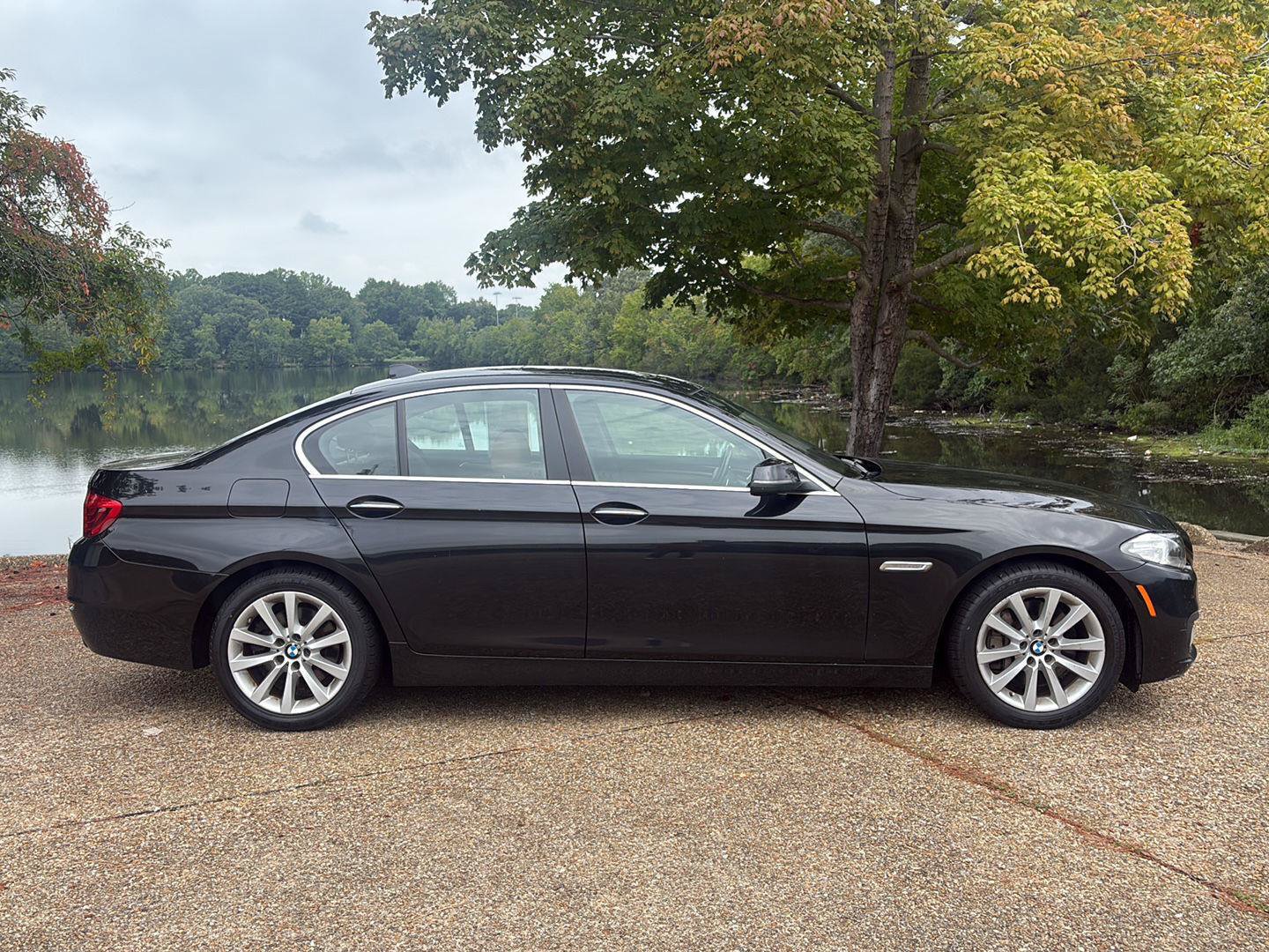 Used 2016 BMW 535i xDrive Sedan AWD/4WD image 3
