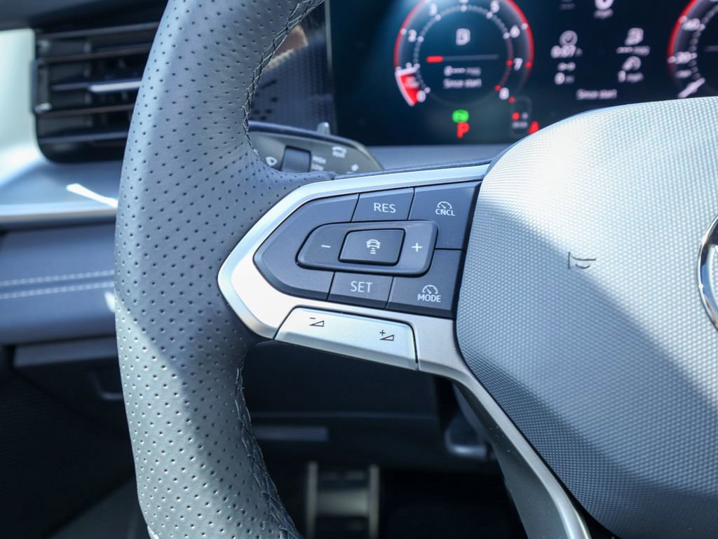 New 2026 Volkswagen Tiguan SE R-Line FWD image 23