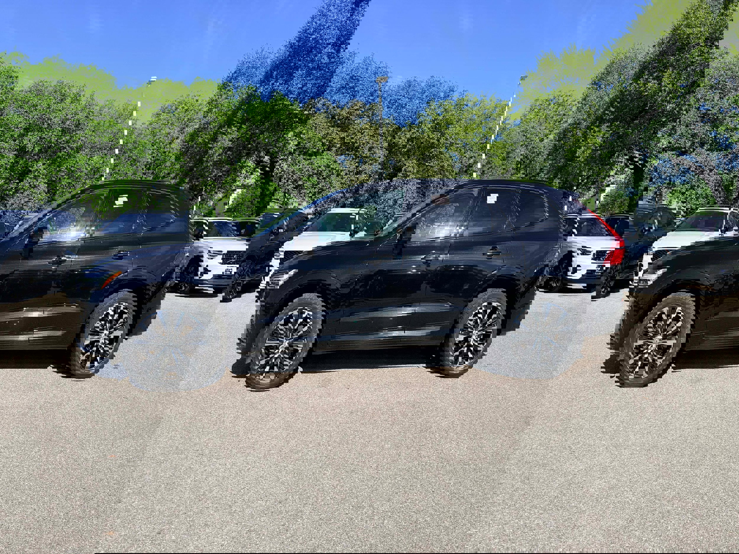 Certified 2023 Volvo XC60 B5 Plus w/ Climate Package image 3