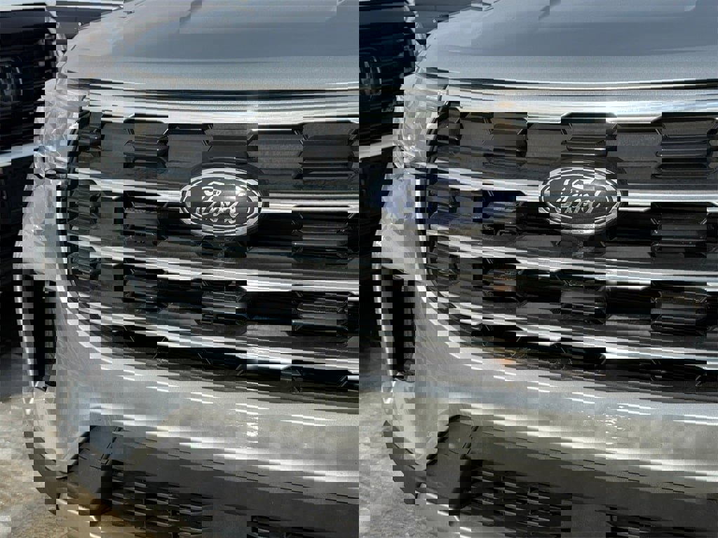 Used 2025 Ford Explorer Active image 4