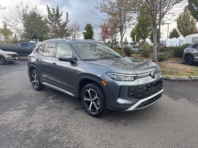 New 2025 Volkswagen Tiguan SE