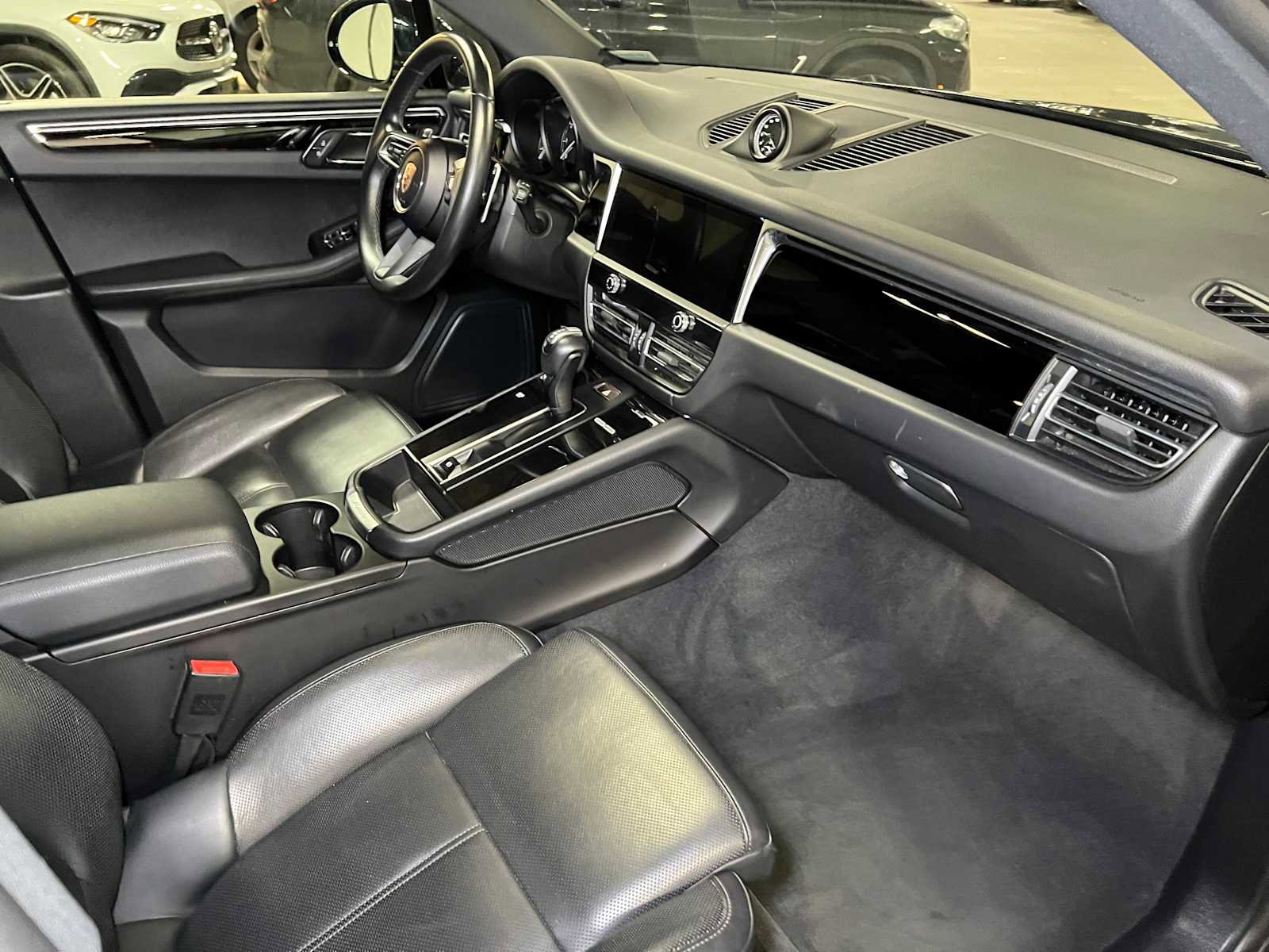 Used 2024 Porsche Macan image 11