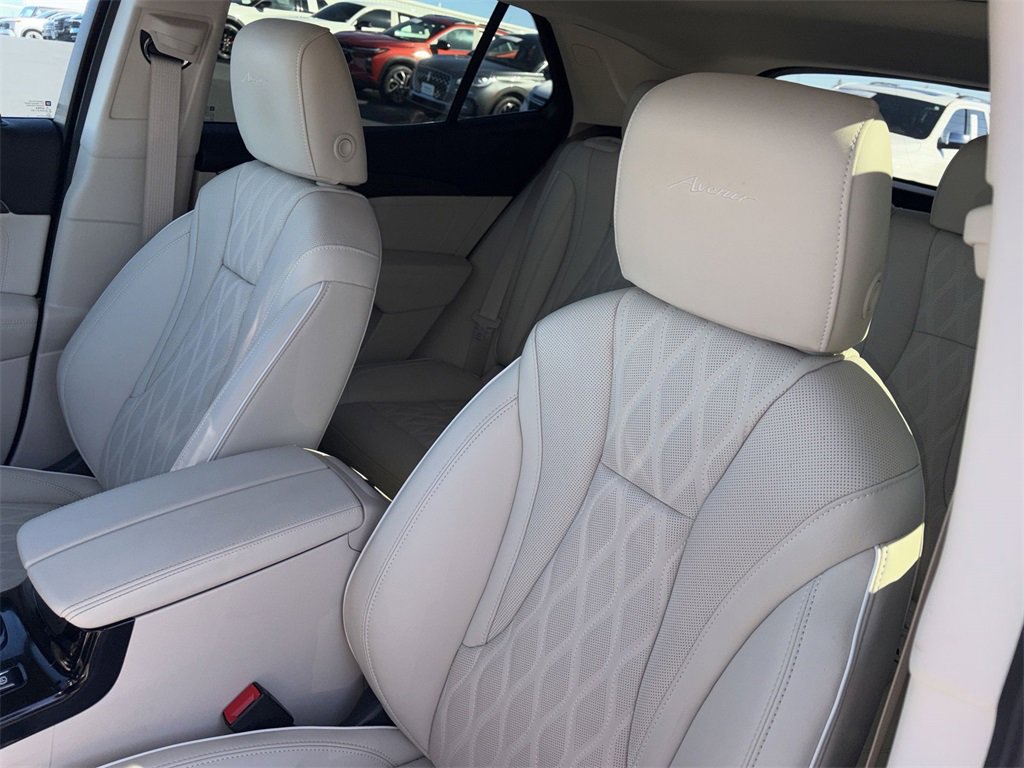 Used 2023 Buick Envision Avenir image 11