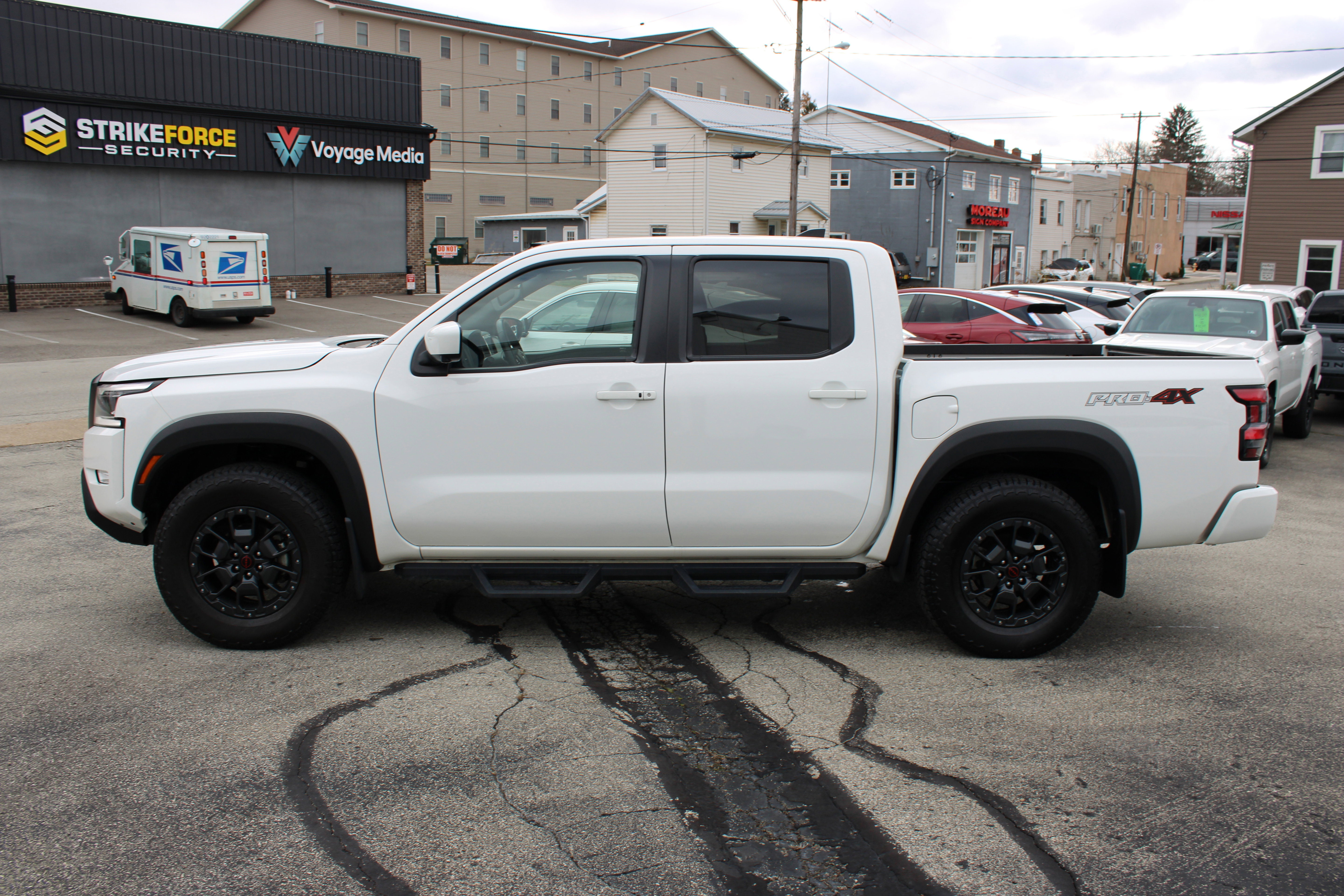 Certified 2024 Nissan Frontier PRO-4X w/ Pro Premium Package image 2