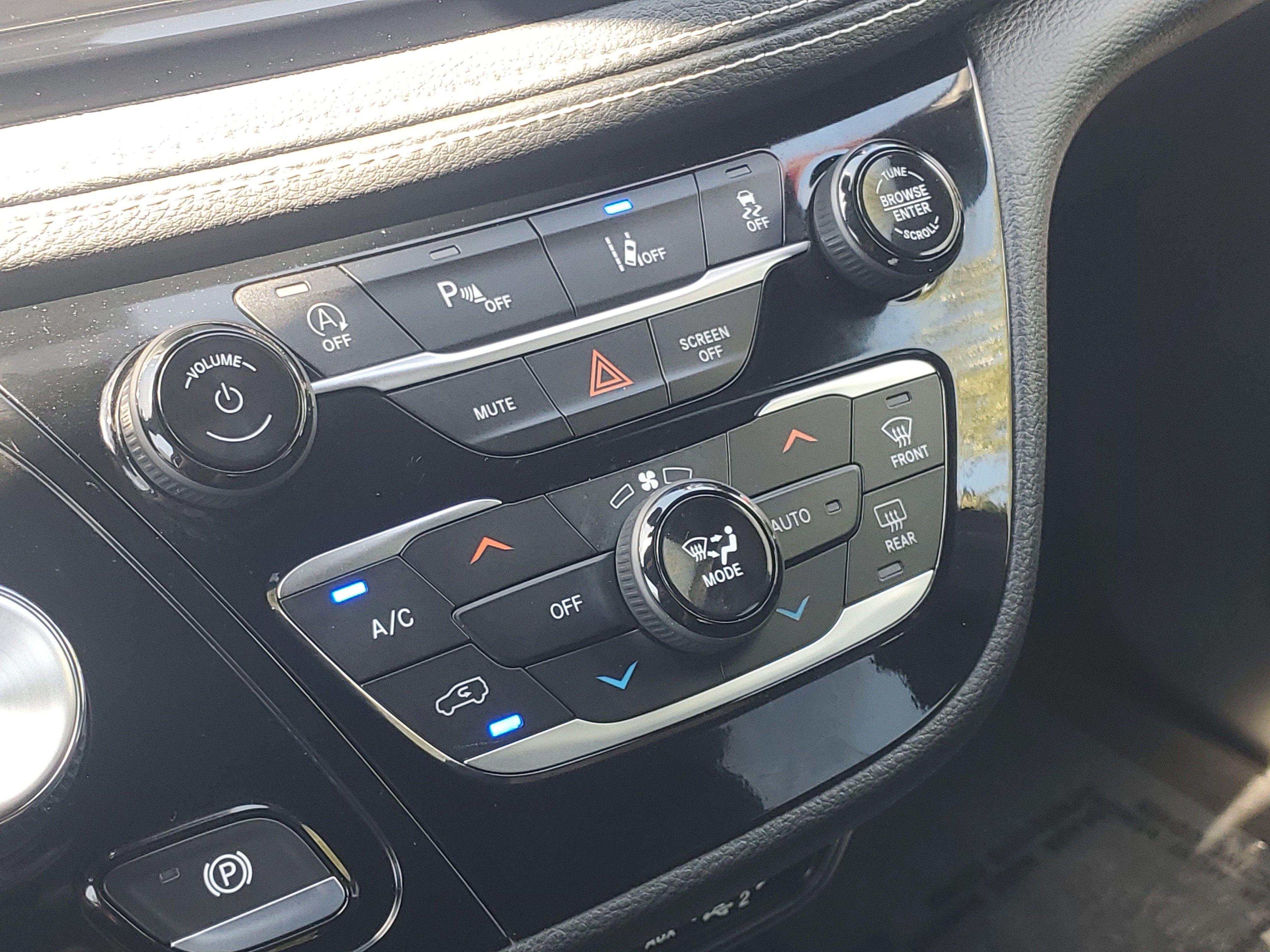 Used 2021 Chrysler Pacifica Touring-L w/ Uconnect Theater Family Group AWD/4WD image 29