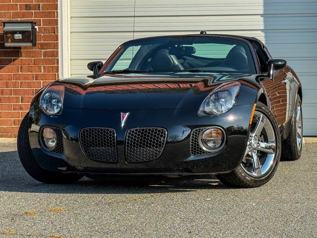 Used 2009 Pontiac Solstice GXP w/ Premium Package image 10