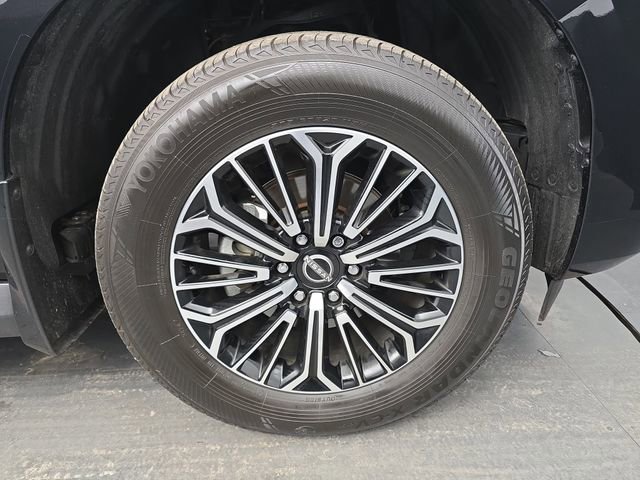 Used 2025 Nissan Armada SL image 12