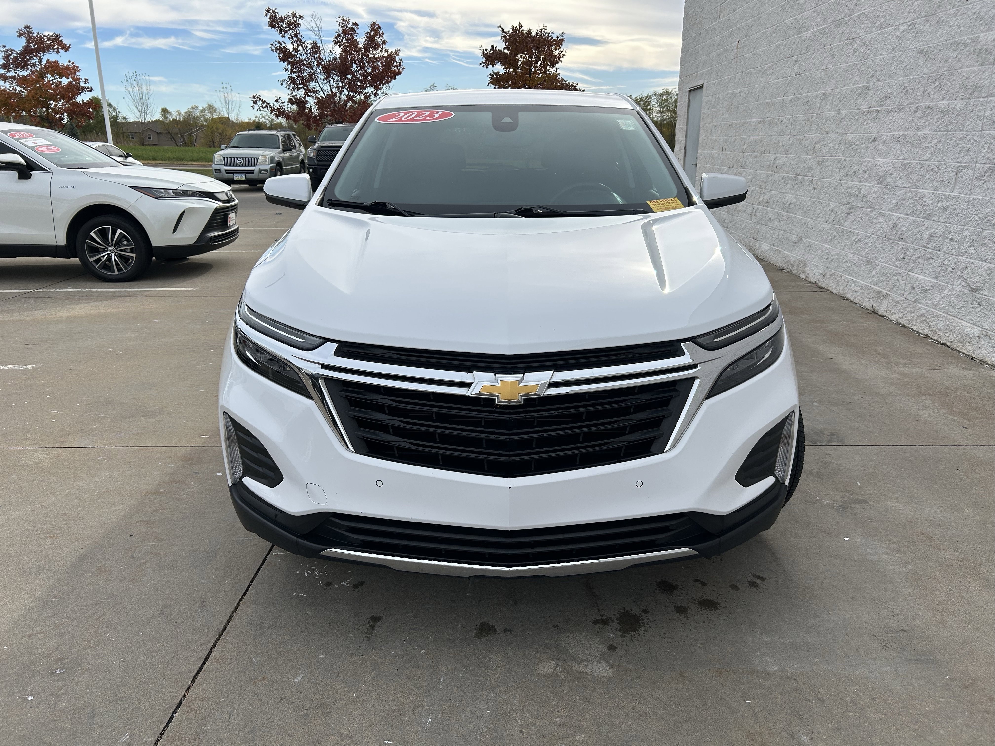 Used 2023 Chevrolet Equinox LT w/ Driver Convenience Package image 2