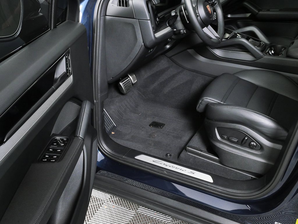 Certified 2025 Porsche Cayenne S image 8