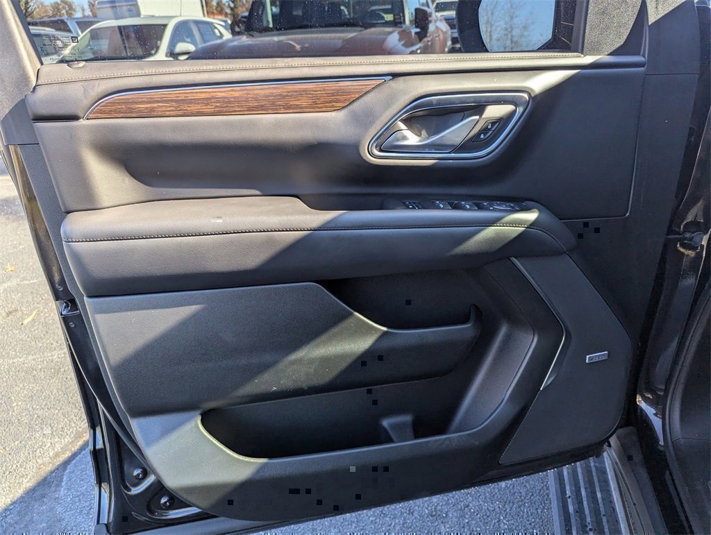 Used 2023 Chevrolet Suburban High Country image 19