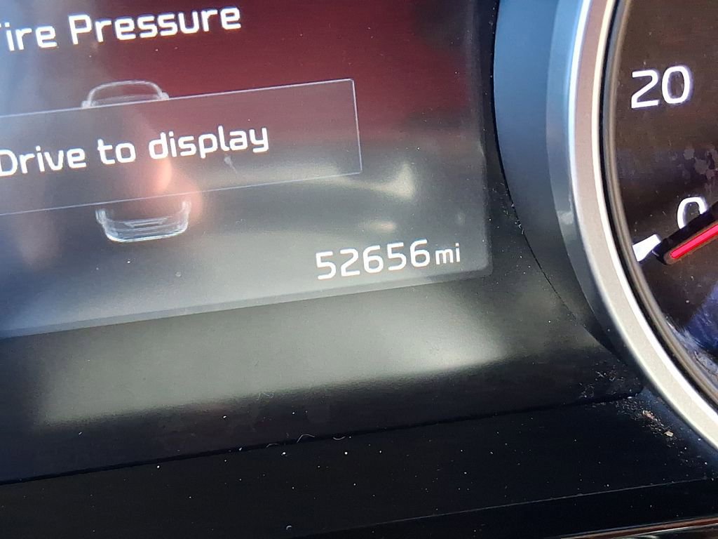 Used 2024 Kia Carnival EX image 16