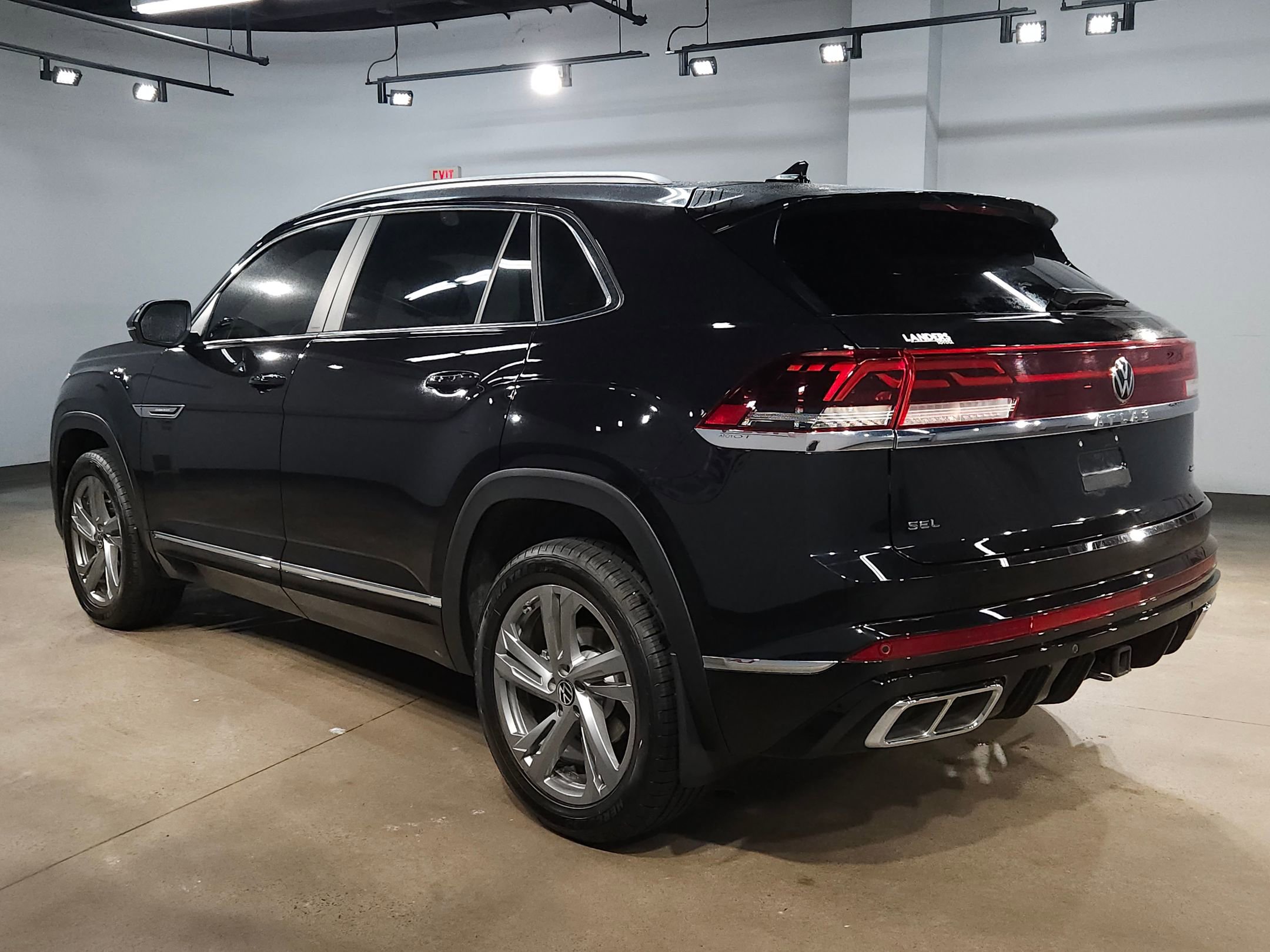 Used 2024 Volkswagen Atlas Cross Sport SEL R-Line image 5