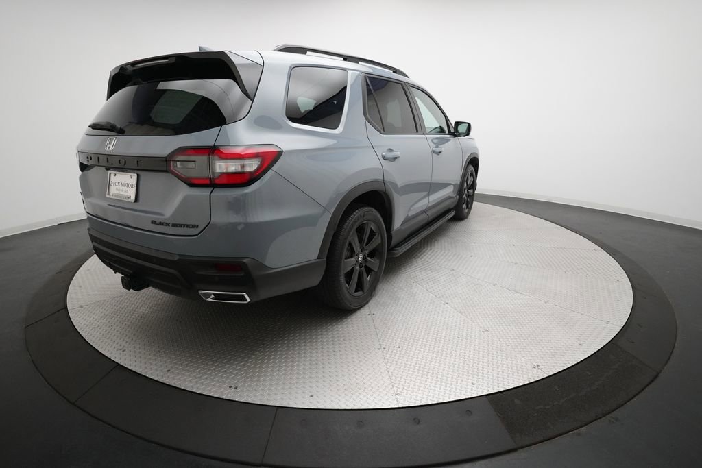 Certified 2025 Honda Pilot Black Edition image 37