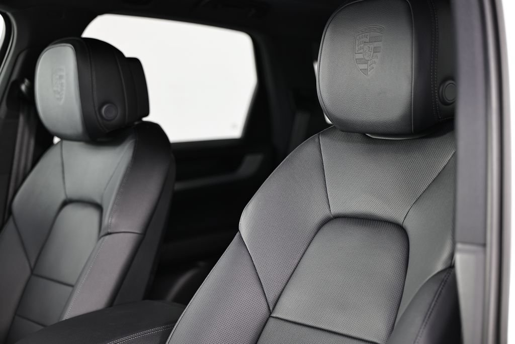 Certified 2025 Porsche Cayenne S AWD/4WD image 24