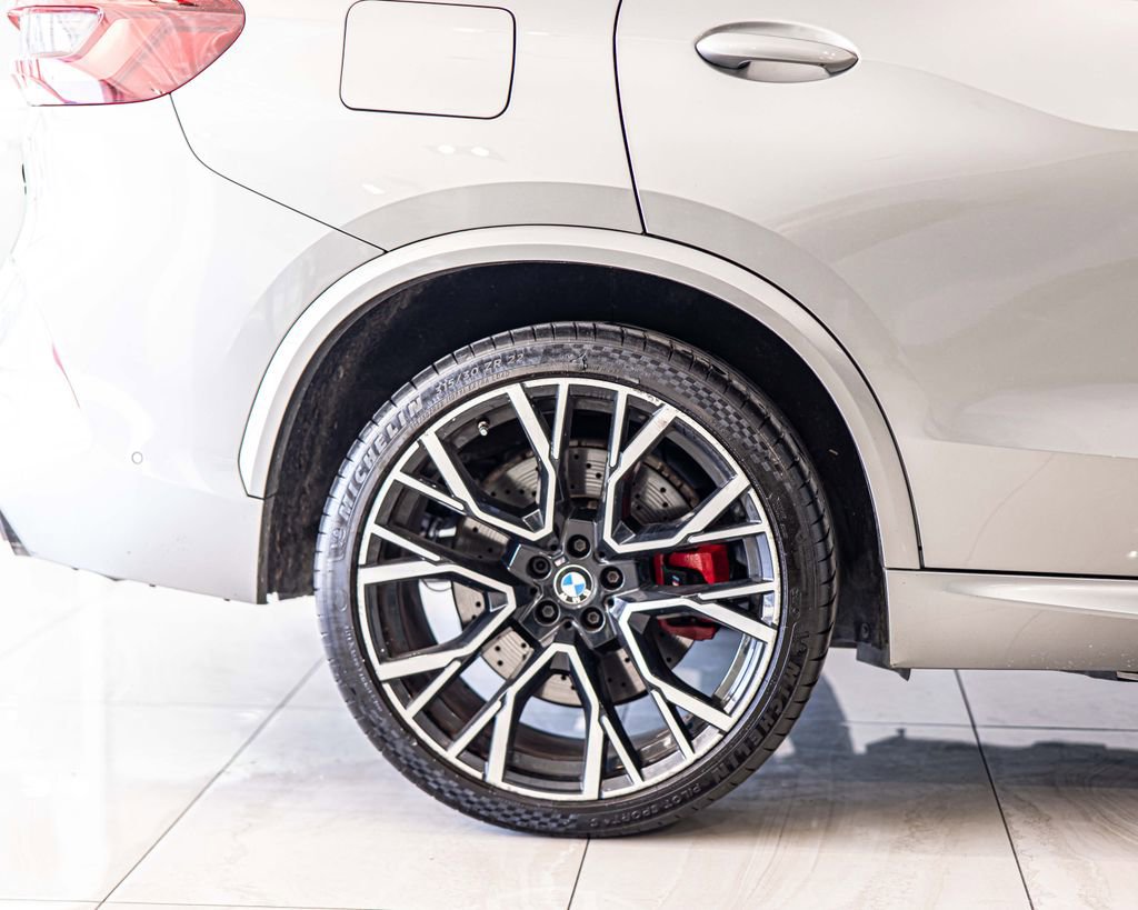 Used 2022 BMW X5 M Competition image 11