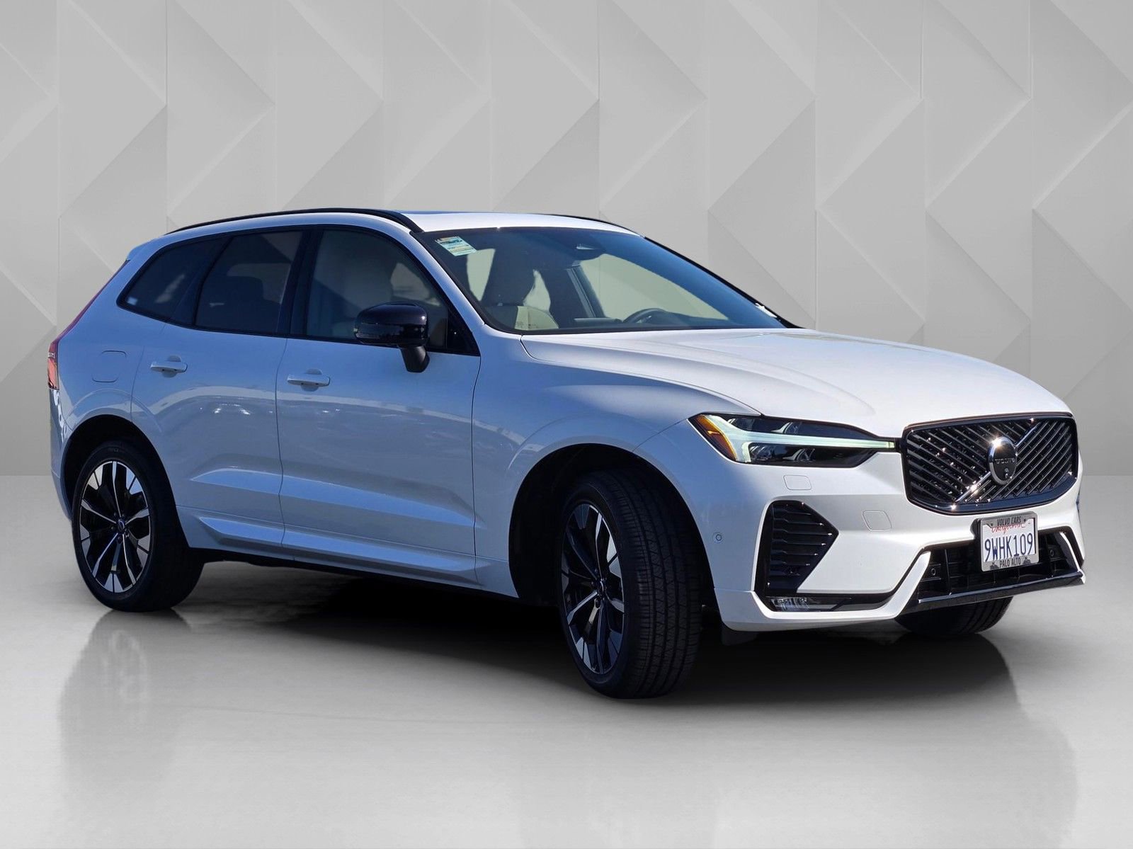 Used 2026 Volvo XC60 B5 Plus w/ Protection Package Premier AWD/4WD image 8