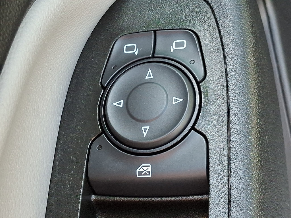 Used 2023 Chevrolet Equinox LS FWD image 25