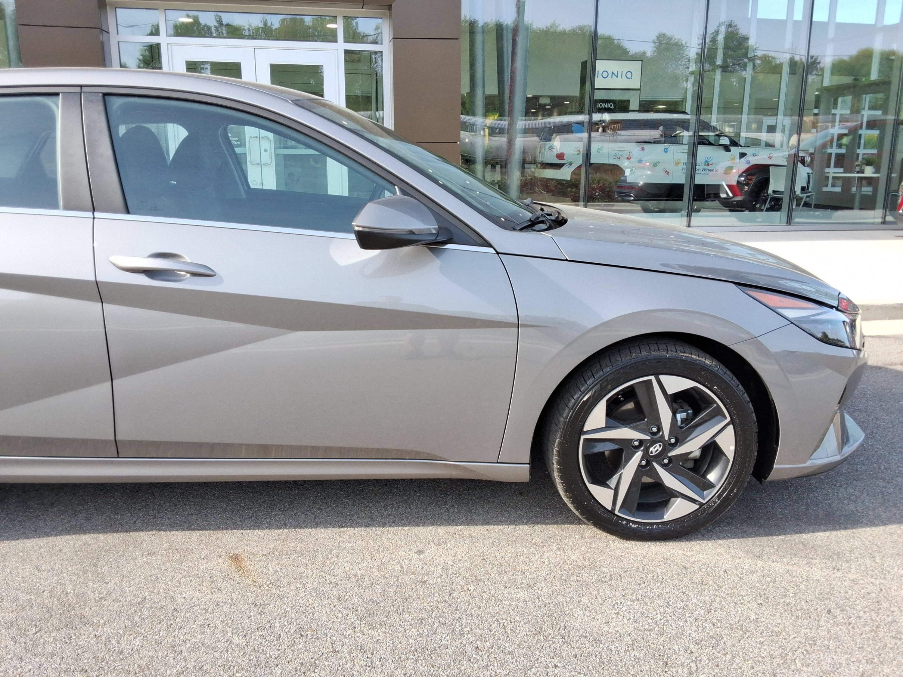Used 2023 Hyundai Elantra Limited FWD image 16