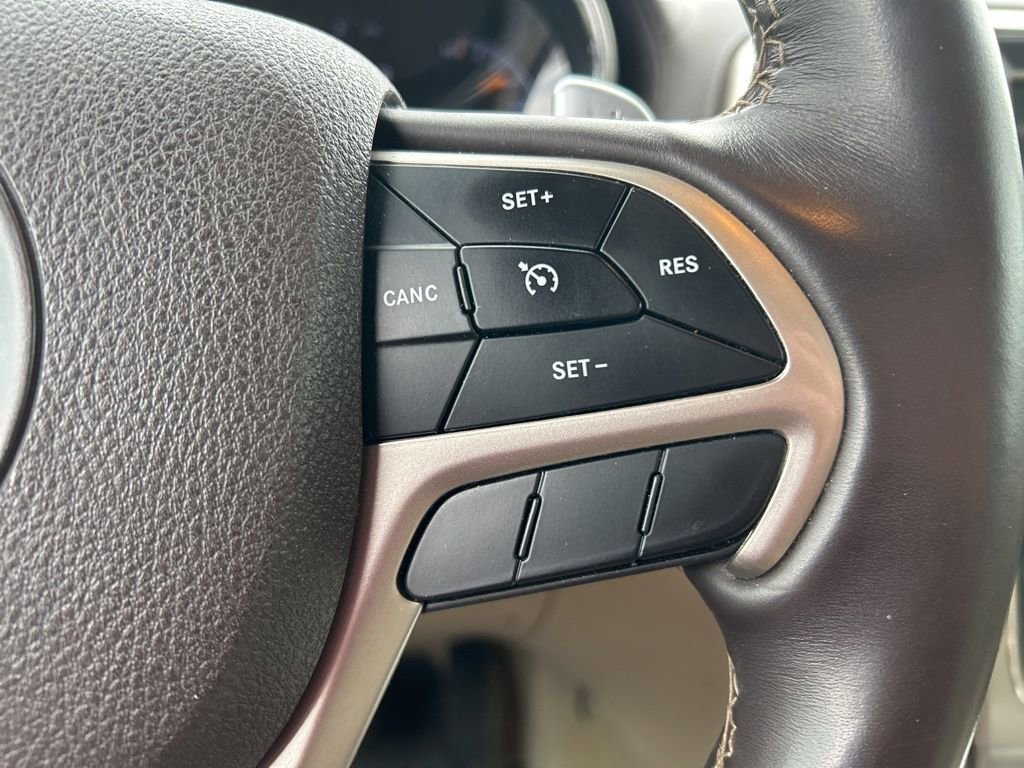 Used 2017 Jeep Grand Cherokee Overland AWD/4WD image 19