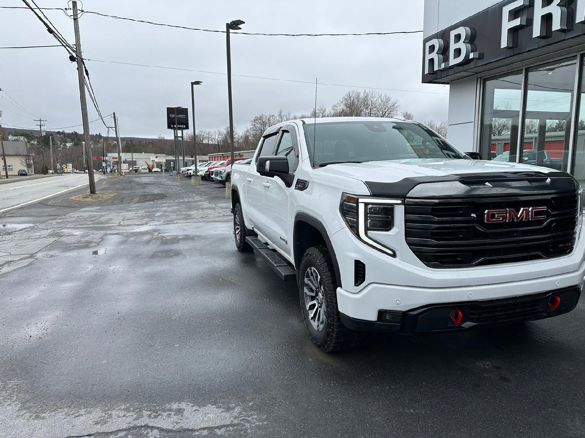 Certified 2023 GMC Sierra 1500 AT4 w/ AT4 Premium Package AWD/4WD image 4