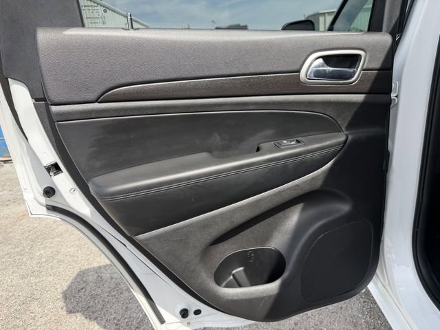 Used 2017 Jeep Grand Cherokee Altitude image 13