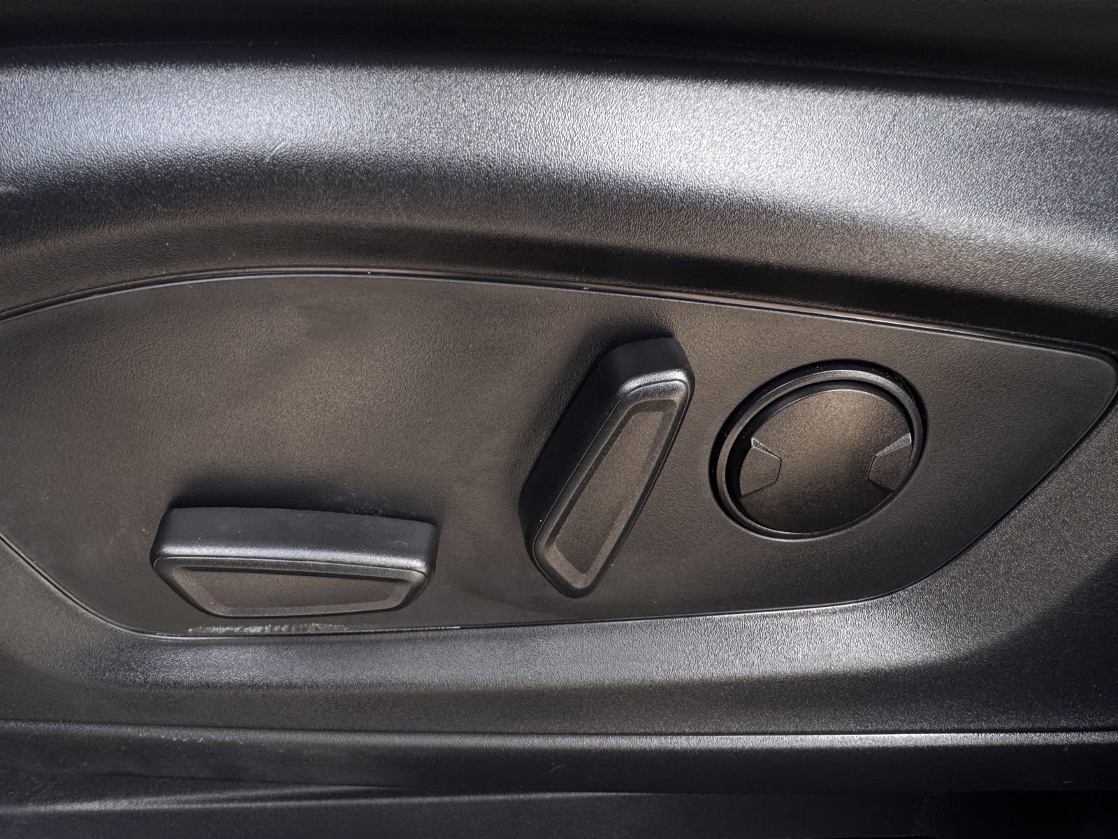 Used 2025 Ford Explorer ST-Line image 27