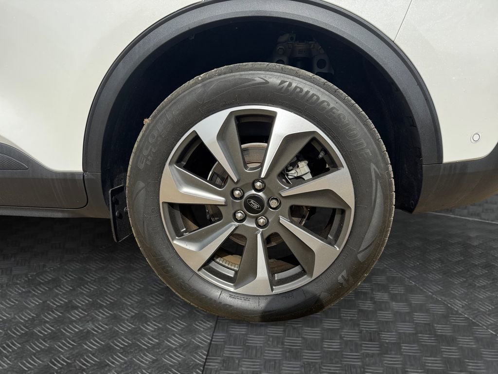 Certified 2024 Ford Escape Platinum w/ Premium Technology Package image 19