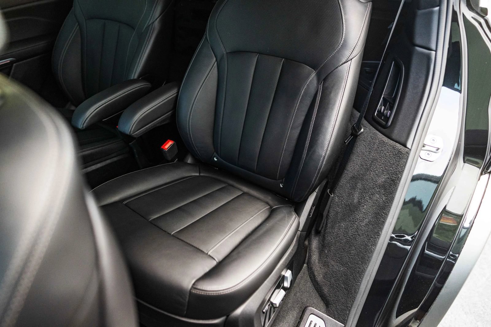 Used 2022 BMW X7 M50i w/ Dynamic Handling Package AWD/4WD image 21