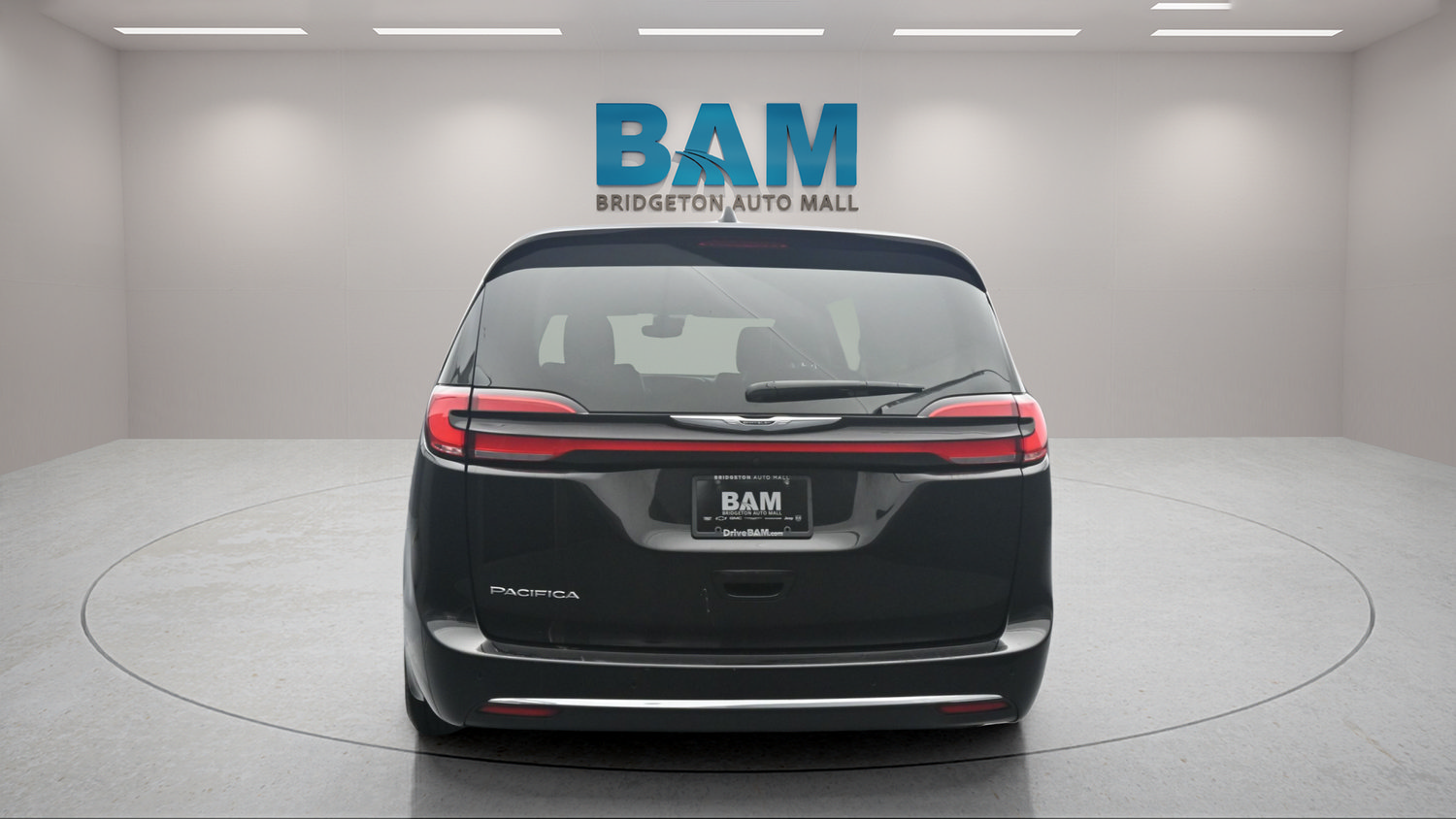Used 2024 Chrysler Pacifica Touring-L FWD image 5