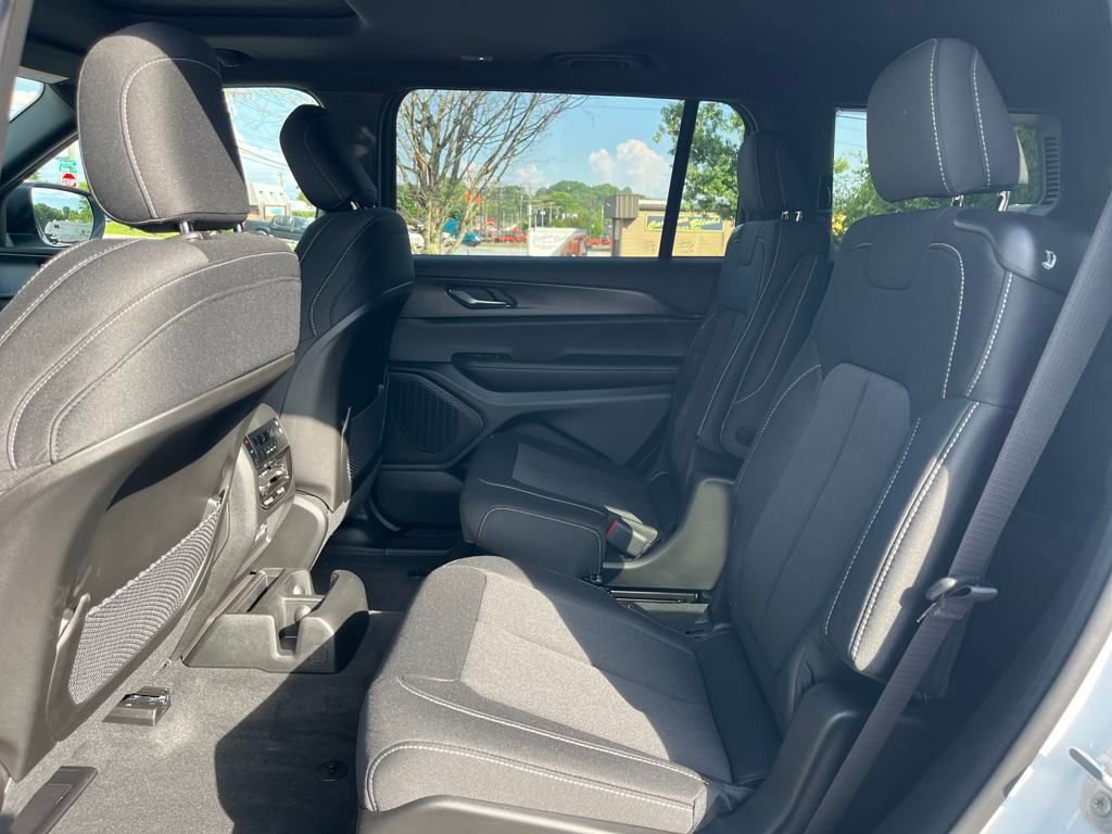 New 2025 Jeep Grand Cherokee L Laredo w/ Luxury Tech Group I image 22