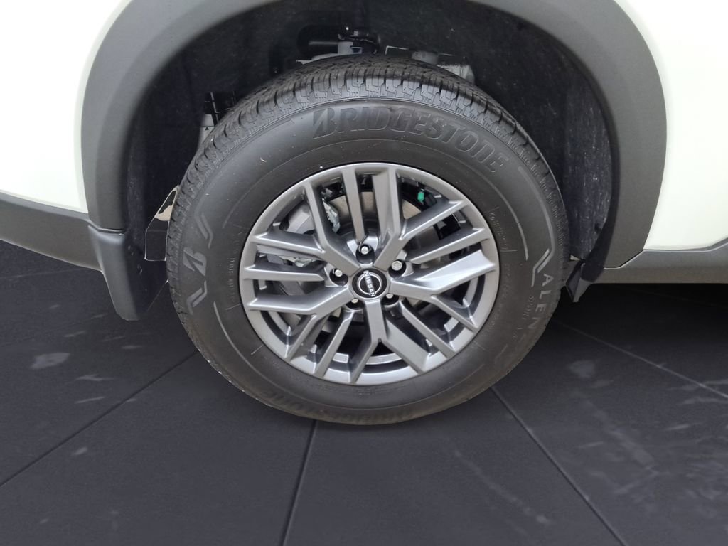 Used 2025 Nissan Rogue S image 28