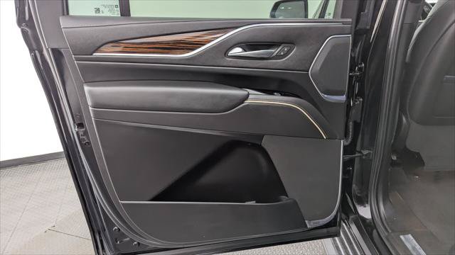 Used 2022 Cadillac Escalade ESV Luxury AWD/4WD image 16