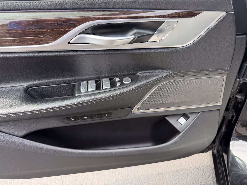 Used 2020 BMW 740i xDrive AWD/4WD image 15