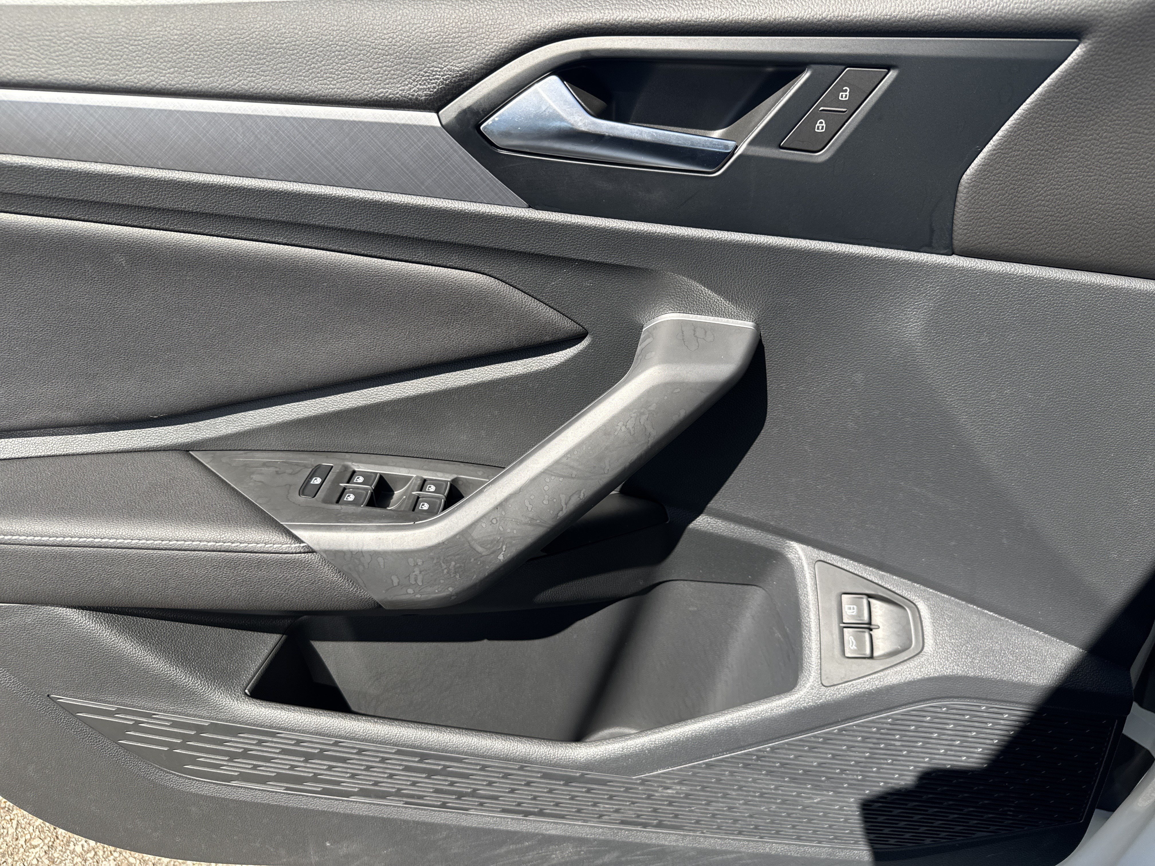 Certified 2023 Volkswagen Jetta SE FWD image 9