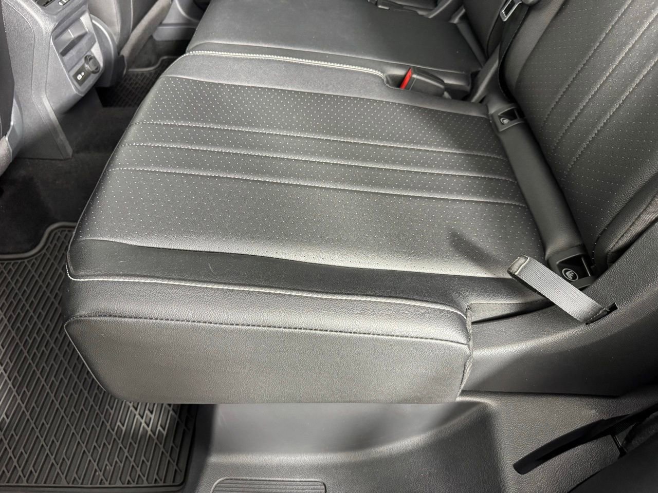 Used 2023 Volkswagen Tiguan SE R-Line FWD image 34