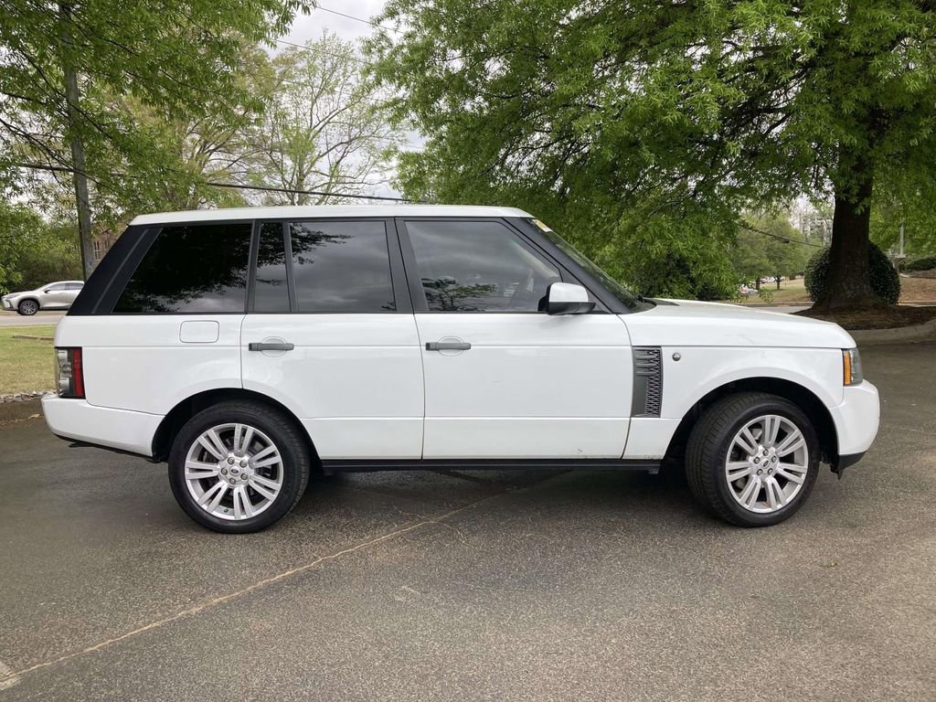 Used 2011 Land Rover Range Rover HSE image 2