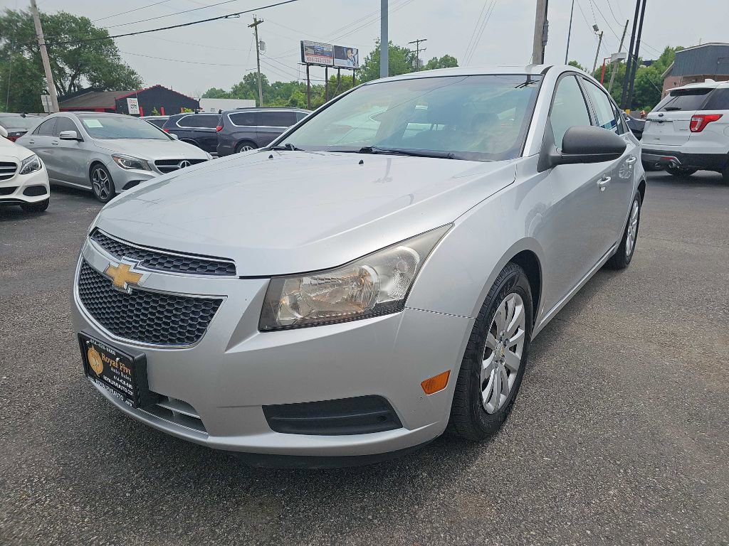 Used 2011 Chevrolet Cruze LS image 10