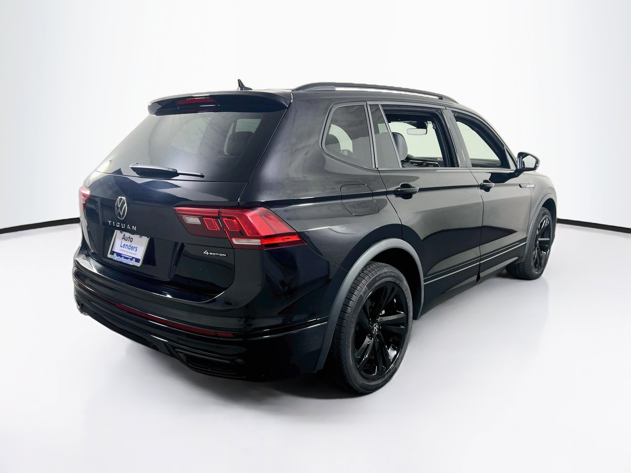 Used 2023 Volkswagen Tiguan SE R-Line AWD/4WD image 5