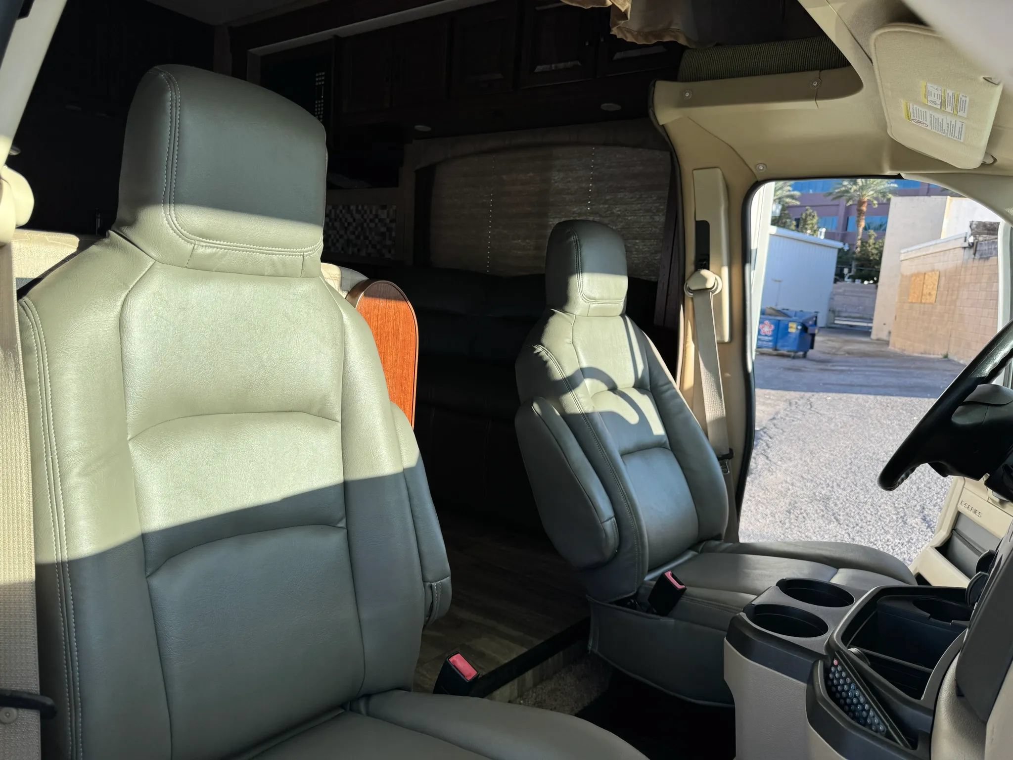 Used 2015 Ford E-450 and Econoline 450 Super Duty w/ Motorhome Prep Package RWD image 28