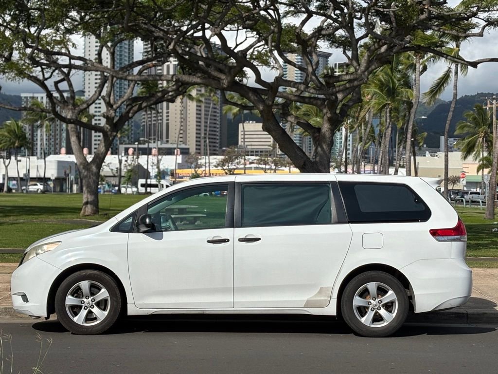 Used 2013 Toyota Sienna L FWD image 2