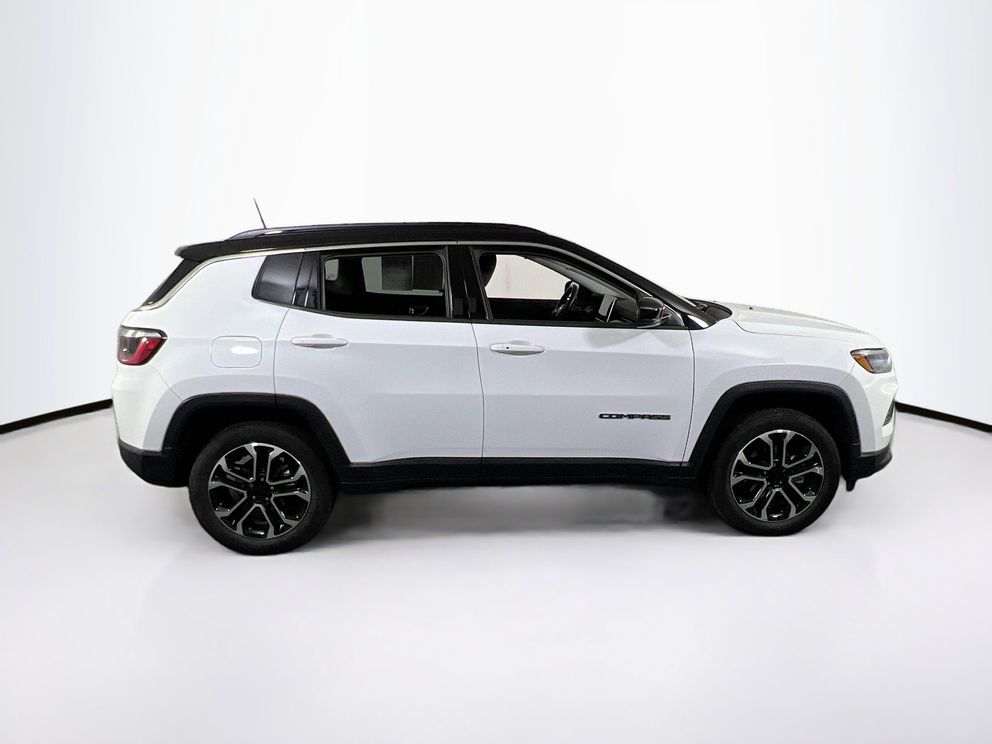 Used 2022 Jeep Compass Limited image 4